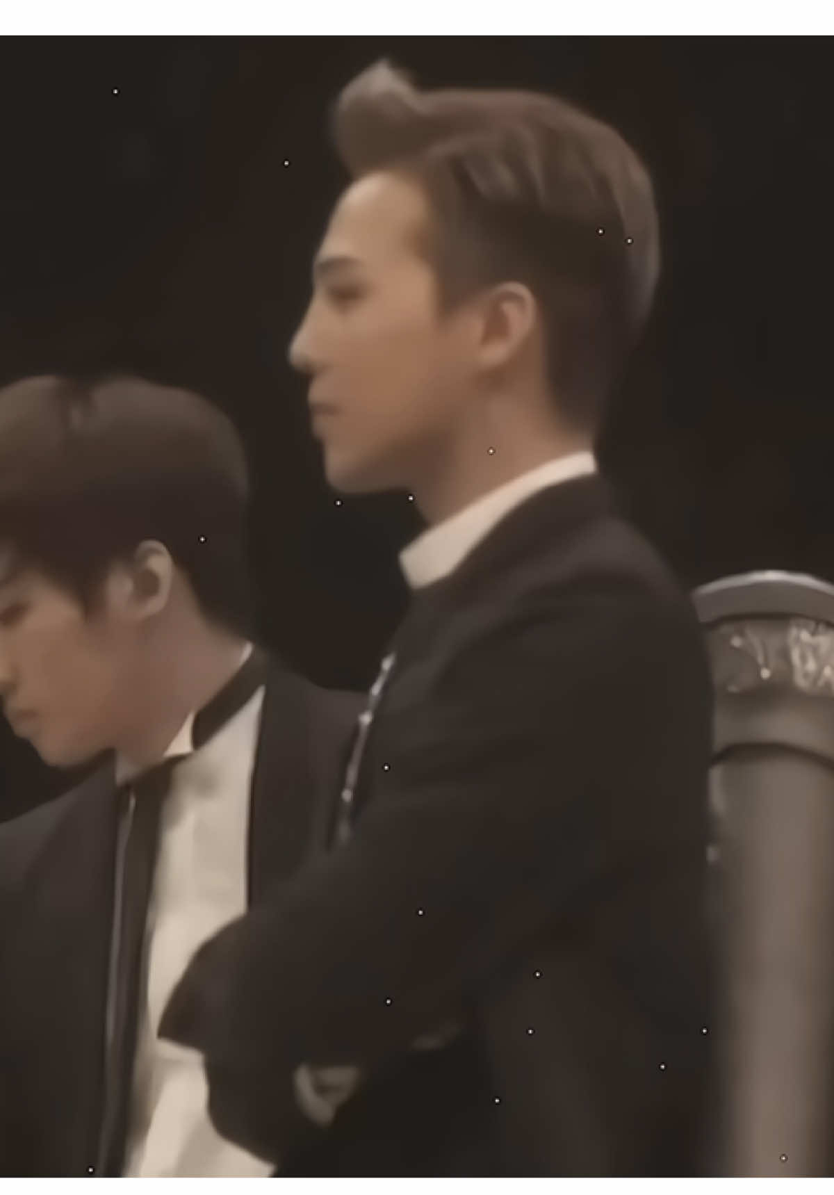 你像秋天——温柔温暖，却让人舍不得离开。