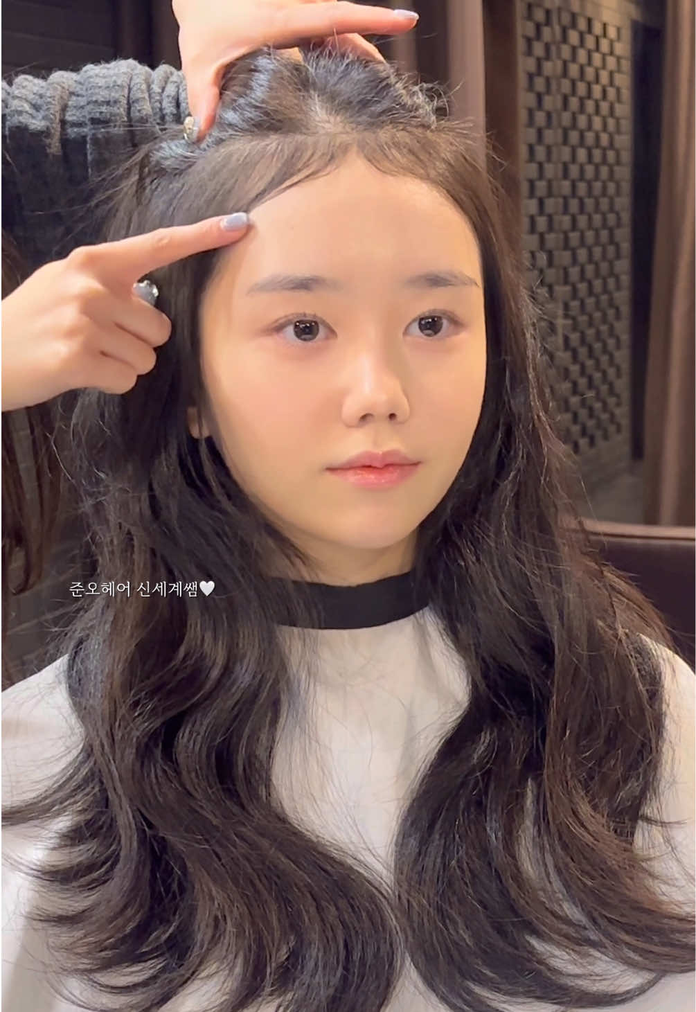 이거 하나로 예뻐지기⭐️ #잔머리펌 #신세계디자인 넓은이마/m자는 커버하고 포인트로 귀여움까지 연출가능! 이제는 자신있게 올백머리 하기😙 #잔머리 #잔머리컷 #신림미용실 #신림역미용실 #트위티뱅 #아기잔머리펌 #babyhair #m자 #m자커버 #m자이마 #m자이마커버 #신림잔머리펌 #신림반영구 #신림헤어라인반영구 #헤어라인반영구 #서울대입구잔머리펌 #서울대입구미용실 #낙성대미용실 #구디미용실 #구로미용실 #엠자 #엠자이마 #이마축소 #koreanhairstyle