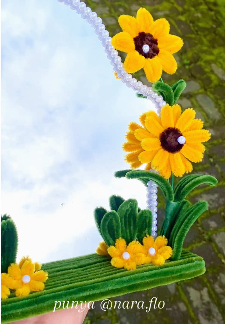The fairy’s mirror by nara.flo🌸 🚫 Dilarang mengambil/menggunakan konten/foto/video untuk kepentingan komersil 🚫 #aestheticmirror #cerminkawatbulu #kawatbulu #pipecleaners #pipecleanerart #bungakawatbulu #gift #giftideas #buketkawatbulu #kawatbulumagelang #buketbungamagelang #buketmagelang #buketkawatbulumagelang #buketwisuda #buketmagelangmurah #naraflorist #magelang #fyp #foryourpage #xyzbca 