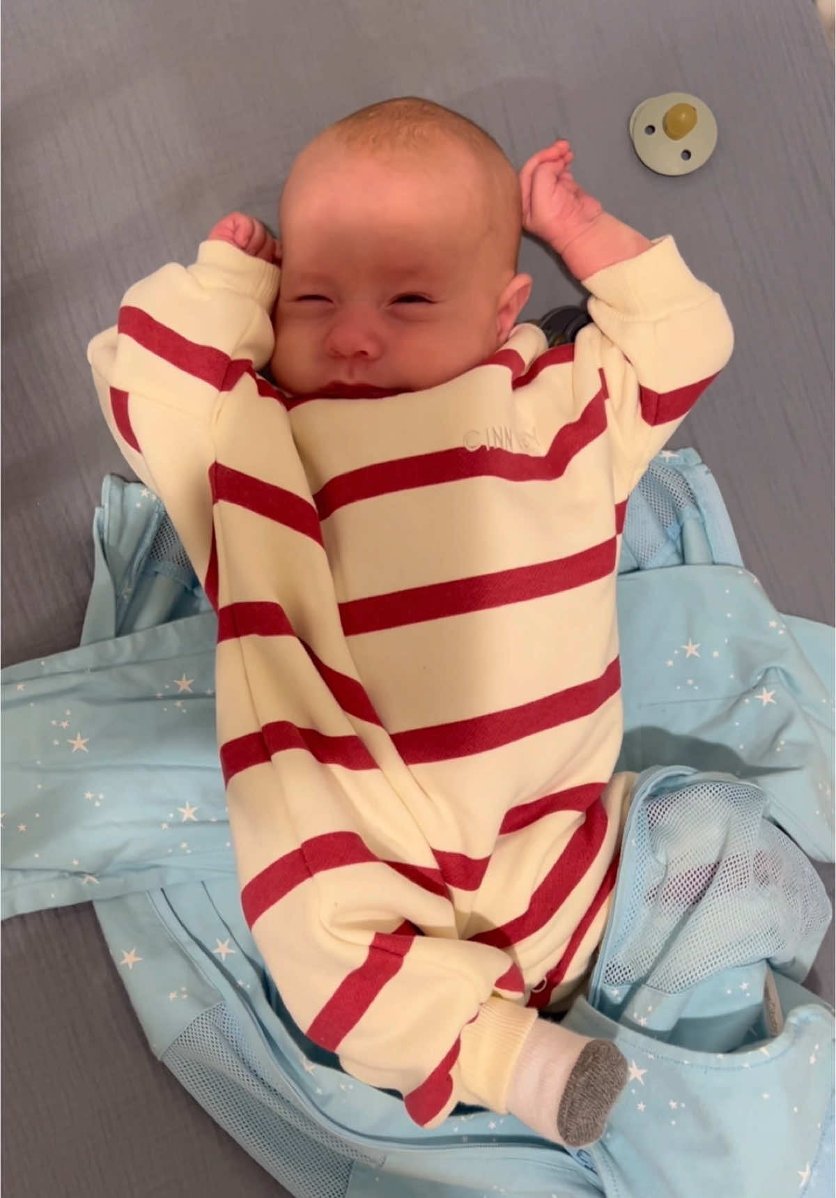 Sleepy guy🩵 #mom #moms #momtok #baby #babies #babytok #swaddle #swaddling 