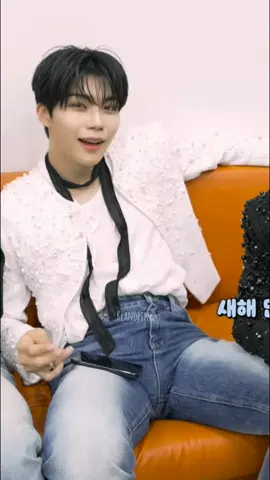 It's the best sitting position🤯 #gunwook #zb1 #kpopfyp 