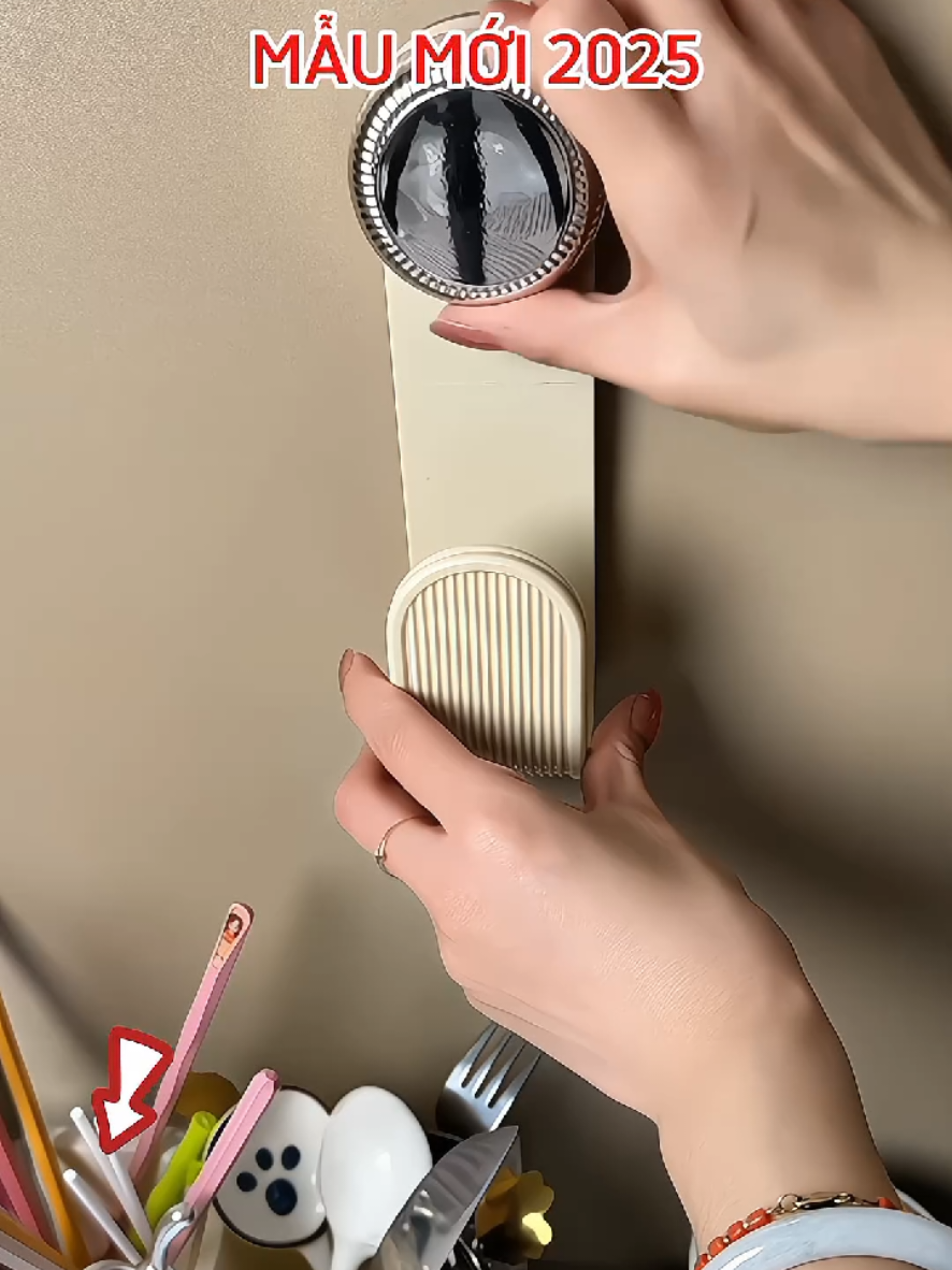 Giá đỡ nắp xoay treo tường không cần khoan, chắc chắn tiện dụng#giadung_giadinh01 #cuahangdodungnhabep1 