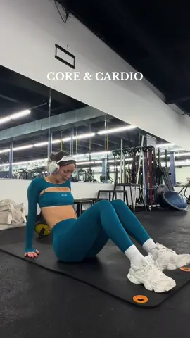 wearing the new @DFYNE in ‘lagoon’ 🦋 launching Feb 4th code ‘MADIS’ saves you! ✨ #GymTok #FitTok #workoutroutine #workout #coreworkout #absworkout #coreandcardio #cardio #stairmaster #cardioworkout #corestrength 