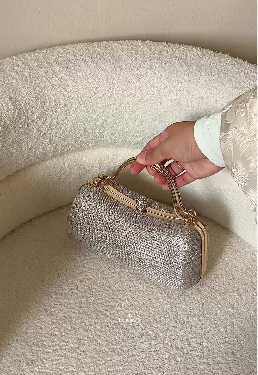 You don’t need RM2000 for a classy clutch, you just need RM22 🥰 #clutchbag #klac #clutch #dinnerbag #bagdinner 