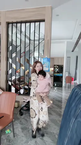Chị em Tết có bận chăm con không #tranngocphuongmai  #mairisvietnam #sieuchongnangx6 #mairis 