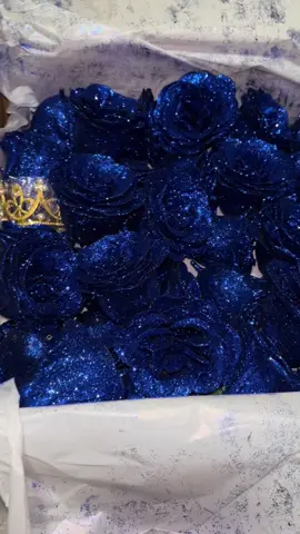 Bouquet of Glitter Roses in blue and many other color styles. Grab yours while supplies last of this Glitter Rose Bouquet #roses #rosebouquet #glitterroses #glitterrosebouquet #diyflowers #flowers #fyp 