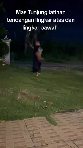 Kekuatan, kecepatan, dan ketepatan hanya di raih dengan latihan. Seorang pendekar tidak hanya melulu terfokus mengolah fisik saja, melainkan harus mengolah batin juga. Keduanya harus seimbang agar sembodo. Bagi pendekar - pendekar muda teruslah berlatih agar awet dan tajam. Jangan sibuk ubyak -ubyuk dan tawuran. Pendekar sejati harus dewasa dan berlaku damai. Salam Paseduluran. . #transformation #pencaksilat #pendekar #silat #indonesia #beladiri #psht #mindset #wongjowo #olahraga #healing #wellness #bali #yoga #cinta #persaudaraansetiahatiterate #setiahati #tassawuf #sufi #budayanusantara #budaya #budayaindonesia 