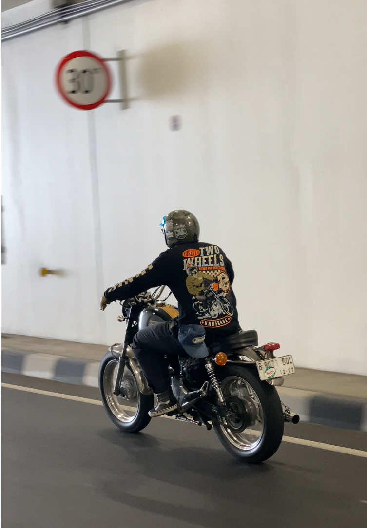 🥶 #fyp #fouryoupage #fypage #xybcafyp #fypシ #motorcustom #motorbritish #britishstyle #motorclassic 