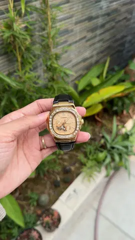 Tàu ngầm vàng lên tay sang cực…