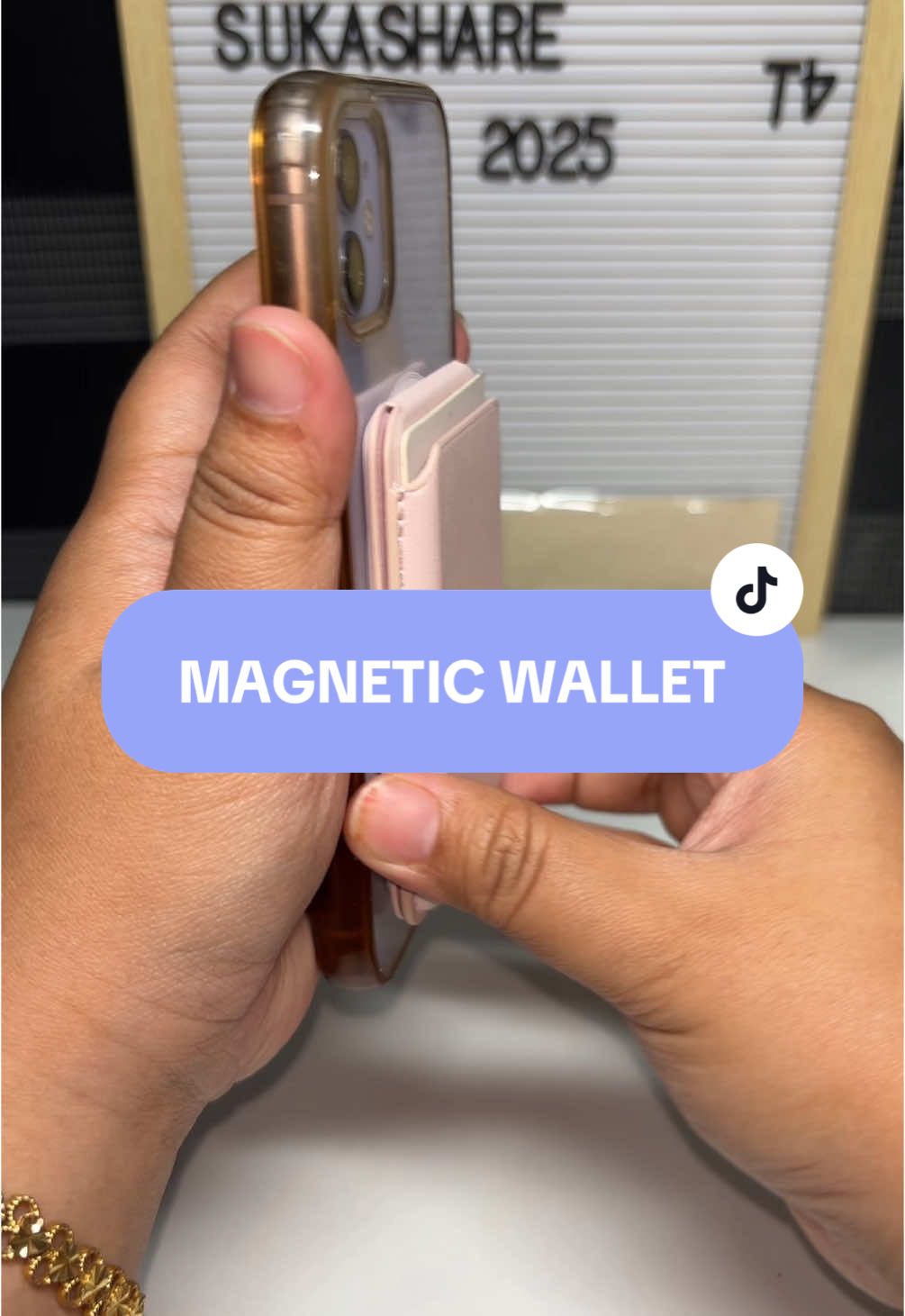 Magnetic wallet ni boleh jd phone stand skali tau . Power . #magneticphonestand #magneticwallet #janjibestdeal 