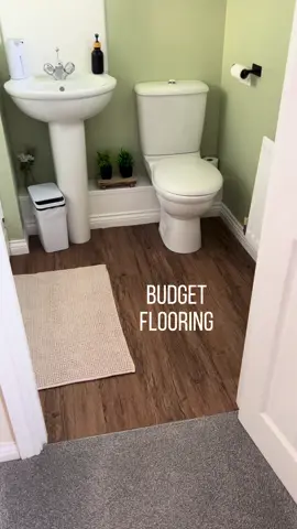 Upgrade your flooring without breaking the bank #flooring #floortiles #peelandstick #peelandsticktile #woodflooring #oakflooring #wood #oak #DIY #diyproject #diyonabudget 