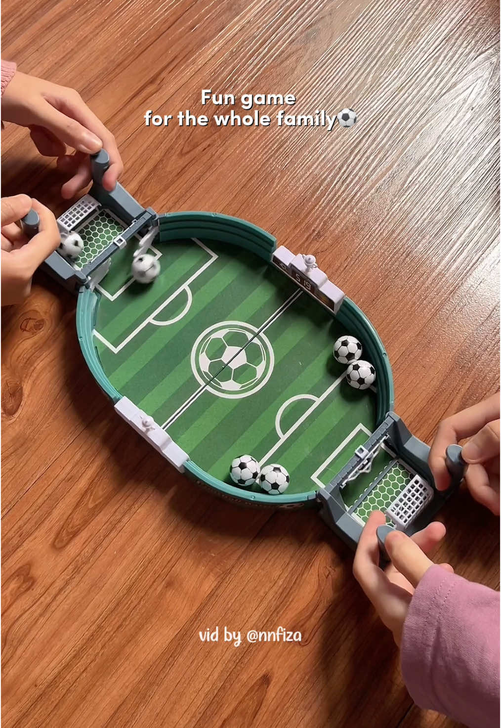 Mini desktop football game for the whole family 👨‍👨‍👧‍👦. Kalau takde idea nak buat aktiviti apa during family gathering, boleh la beli ni🙊. This one bagus untuk latih kids hands motor skill jugak. #footballgame #soccergame #soccerskills #tabletopgames #familygames #toysforkids #mainananak #gamebola 