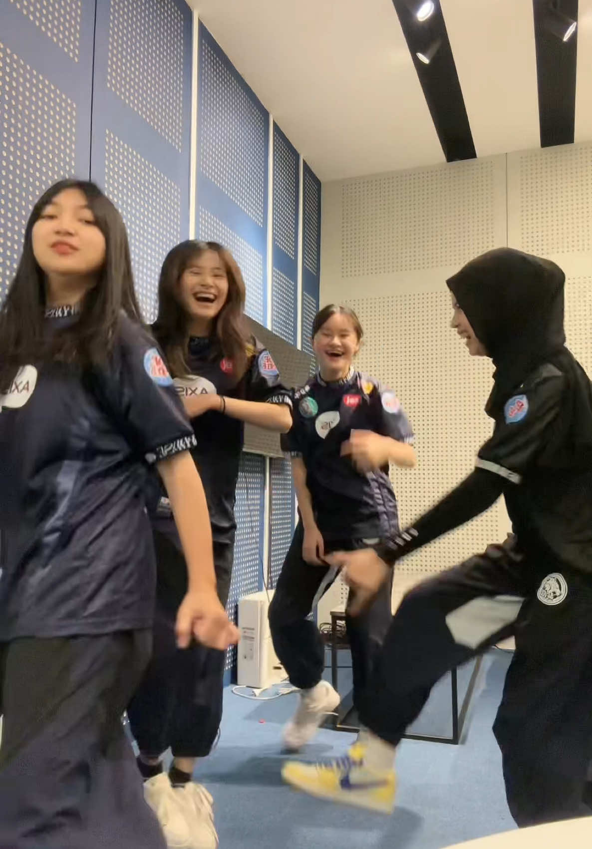 Moshing dlu 😎