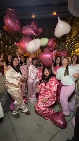 Galentines Boards Party with my girls! #galentines #galentinesparty #valentineparty #noboysallowed #girlsnight#girlsnightideas#galentinesday #foodboard #galentinesparty #girlsnight #ValentinesDay #pajamaparty #fyp #parati #foryoupage 🫶🏻✨💖
