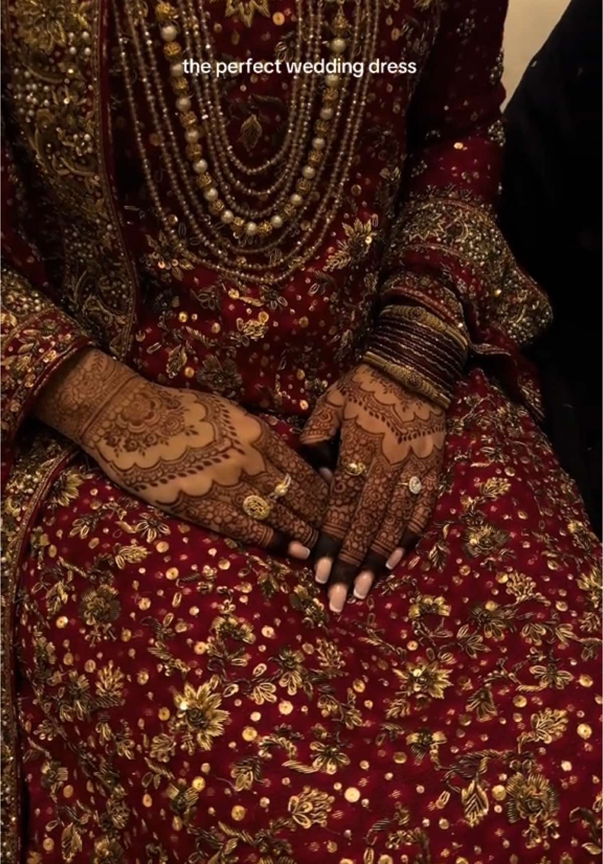 Can’t get over my wedding dress😭😍 #pakistaniwedding #pakistanifashion #shaadi #pakistaniweddingdress #pakistanidress #pakistanistreetstyle #desiwedding #shaadiseason #desibride #desitiktok #browntiktok #browngirl #desi #brown 