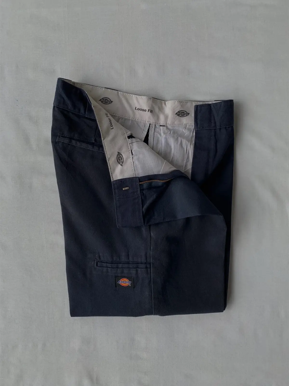 DICKIES - 85283 LOOSE FIT DOUBLE KNEE PANTS DARK NAVY SIZE 32 x 32  Waist 86cm | Length 108cm | Open Leg 26cm Used | Very Good Condition IDR ,ask by dm More Info and Detail : DM For catalog cek Ig on Bio #dickies #dickies874 #dickiesdoubleknee #dickiesindonesia #dickiessecond 