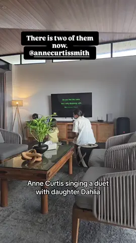 LIKE MOTHER, LIKE DAUGHTER? 😅🎤 #ErwanHeusaff entertains netizens with a video of his wife #AnneCurtis singing a duet with their daughter #Dahlia.  📸erwan/Instagram #latestchika #philippinestar #entertainment #EntertainmentNewsPH  #celebrity 