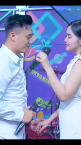 bulan bawa bintang menari iringi langkahku, duet romantis bayu pratama ft laila ayu - Memandangmu #duetromantis #memandangmu #bayupratama #lailaayu #divarinamusic #divarinamusik #dangdutjatim33 