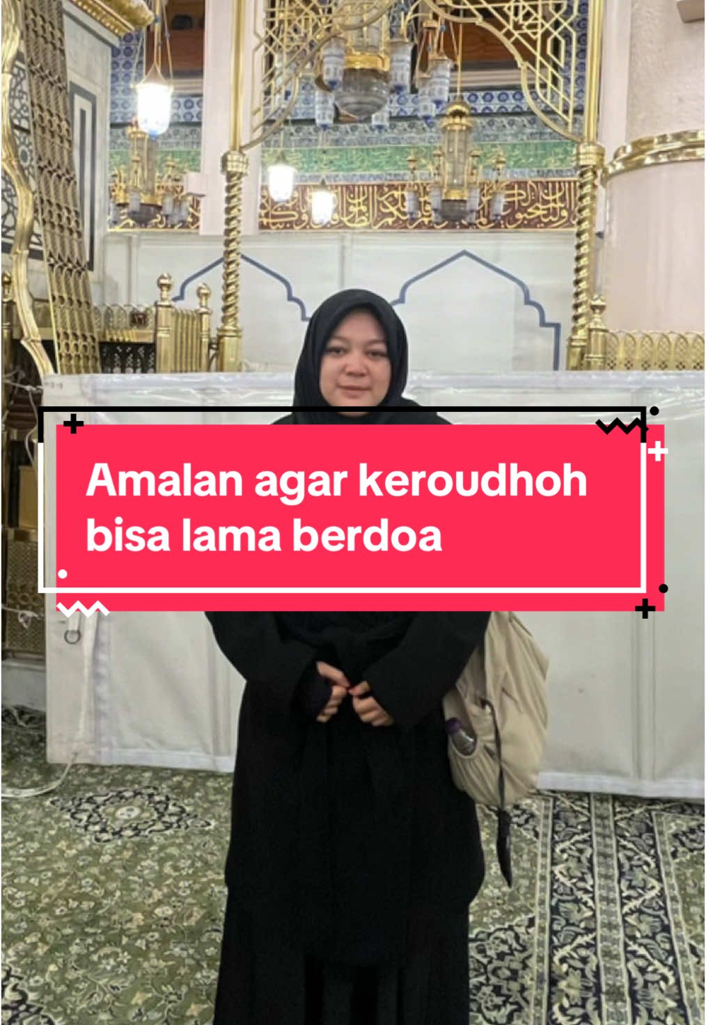 Nanti kalau ditakdir Allah bisa ke Baitullah agar bisa lama sekali diroudhoh. Amalkan ini : Sebelum jadwal masuk ke roudhoh, hadiahkan Alfatihah khusus untuk Rosulullah sebanyak 41 kali dalam sekali duduk. Masya Allah jalan menuju ke Rosulullah benar-benar dipermudah. Seperti yang sudah Saya alami. Semoga yang melihat video ini ditakdir bisa ke Baitullah tanpa susah payah, yang sudah ke Baitullah ditakdir berkali-kali kembali tanpa susah payah. Allahumarzuqni ziyarota wak Makkah awal Madinah Fii Kulli Syahrin fii kulli Sanah  