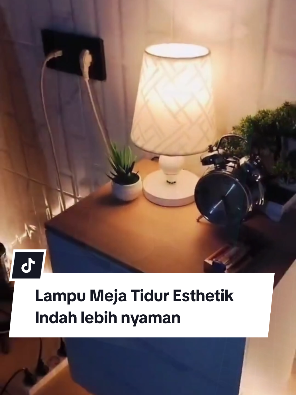 Lampu Meja Hias Minimalis/Tidur/Nakas. #lampu #lampumeja #lamputidur #lampumejacrystal #minimalis #lampuminimalis 