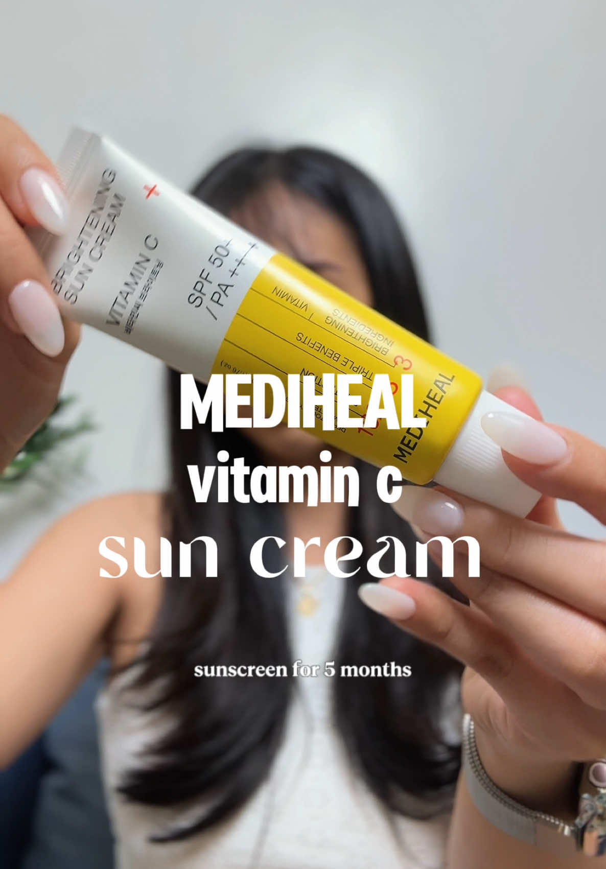 The only sunscreen I’ve repurchased! To find a sunscreen that is non-sticky and moisturizing while also giving you glow 🫶🏼👏 #mediheal #sunscreen #vitaminc #BeautyTok #skincare #skincaretips #fyp 