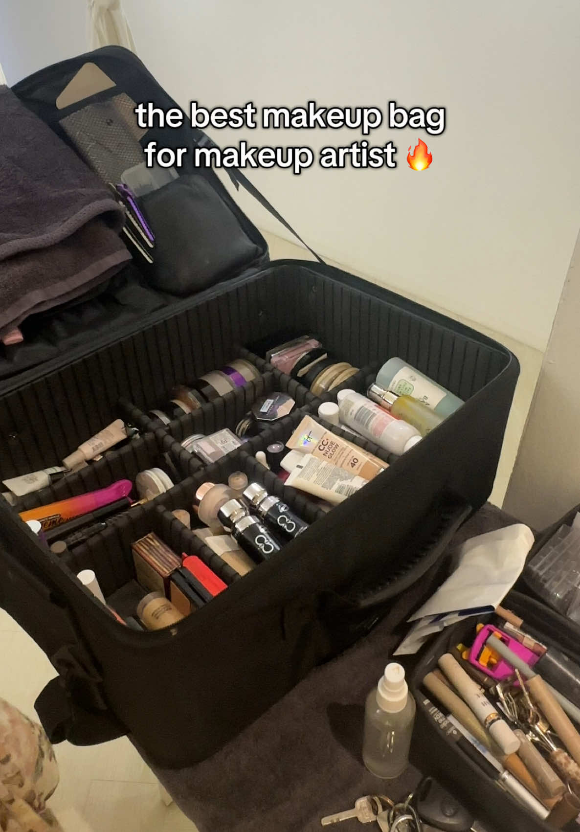 ever since i purchased makeup bag ni sgt mudah ye especially barang makeup i ni banyak. boleh angkut semua 🤭 ni antara yg termurah kt tiktok. serious berbaloiiiii #makeuptrolleybag 
