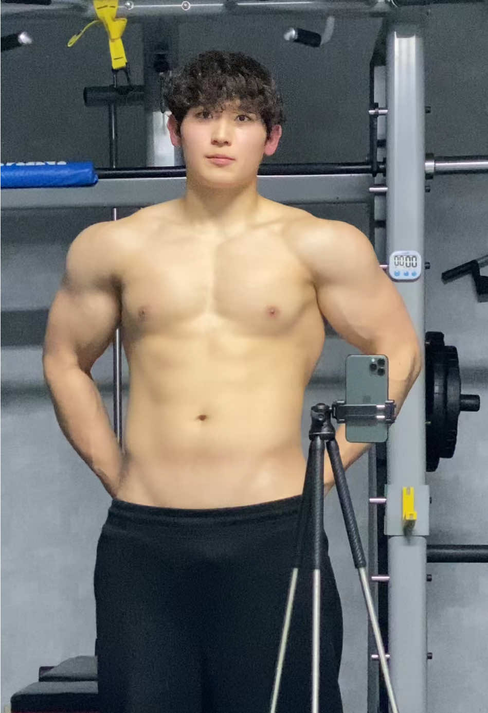 トレ中鬼のように汗かいた💦 #筋トレ #細マッチョ #Fitness 