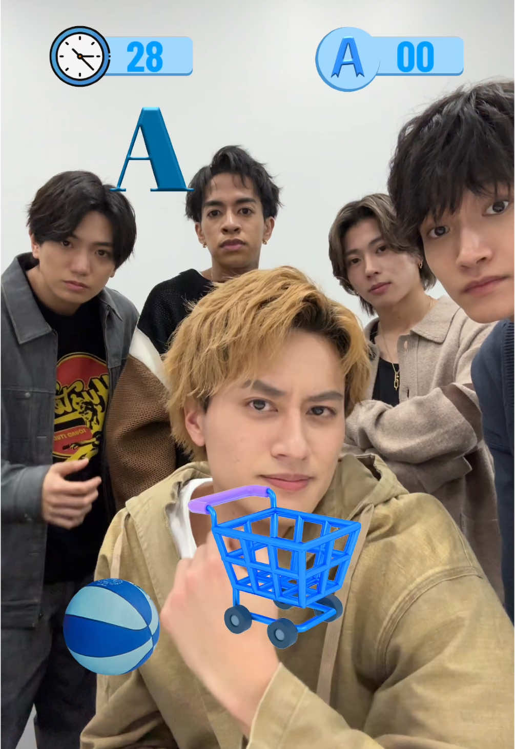 📣TikTokエフェクト  #Aぇキャッチ 登場🛒✨ 1️⃣落ちてくるAを🛒でキャッチ 2️⃣A以外のオブジェを拾うとゲームオーバー🙅‍♂️ 3️⃣キャッチする🛒は顔のスライドもしくは指で直接動かせます👀 #小島健 も挑戦⚡️ ぜひチャレンジしてみてください💁 #Aぇǃgroup #AぇDNA #Aぇとっく