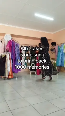 The power of music🎶🎶🎶 #camillamartin #camillamartinnailsandbeauty# #fyp#SAMA28#salonlife #over40 #over40club #over40mom #southafrica #colouredpeople #proudlysouthafrican #music #dance #sing #behappy #saturday #saturdayfeeling #oldschool #oldschoolmusic #over40#80sbaby#90sraised #oldschoolflava #memories 