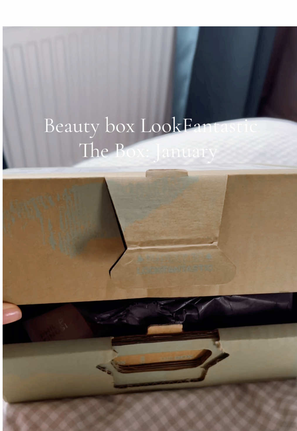 What do you think about the beauty box of January? I really liked the face mist and the eye cream, and a lip balm it’s never too much 😝 #lookfantastic #beautyhacks #beatybox #beauty #skincare #unboxingvideo #wintervibes 