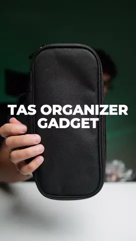 Tas Organizer Gadget - Pouch Gadget. Solusi buat kamu yg suka keluar sambil bawa perlengkapan gadget. Dengan tas gadget ini semuanya akan tertata rapih dan aman. Apalagi tas organizer gadget ini sudah waterproof. #wibgajian #tasgadget #organizer #organizergadget #pouchgadget #tasgadgetorganizer #pouchorganizer 