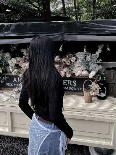 Faceless girl 🥰 🤍 #facelessgirl #outfits #foryoupage #moments #introverts #fyp #fypシ゚viral 