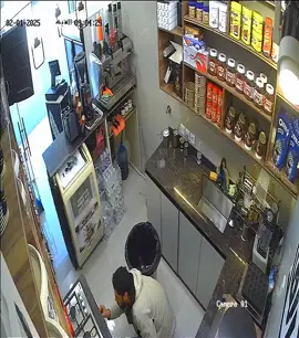 #لاحول ولاقوه الا بلله قدر الله ماشاء فعل امس كان افتتاح كافي تعرض الشاب {حودا العرفي} لانفجار كوشه داخل الكافي و كانت الاصابه فوق العين مباشرة. الحمد الله بالسلامة