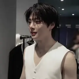 I'm falling in love again #jeongin #StrayKids 