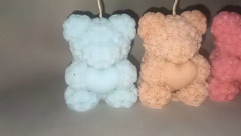 Αρκουδάκια σε τέλεια χρώματα 🧸 Τέλεια πρόταση για μπομπονιέρες βάπτισης 👶🏼 Στείλτε μας μήνυμα 📩  . . . #soycandles #candlemaking #candles #candle #κερια #κεριασογιας #κεριασόγιας #χειροποίητα #χειροποιητες_δημιουργιες #handmadegifts #handmadecandle #fyp #foryoupage❤️❤️ #fory #foryour #foryouu #forypupage #foryoupagе #treanding #trendingvideo #bear #mpomponieres #bobonieres #μπομπονιέρες #βαφτιση #βαπτιση #dessertcandles #colours #fyp #fypdong #fypgakni 