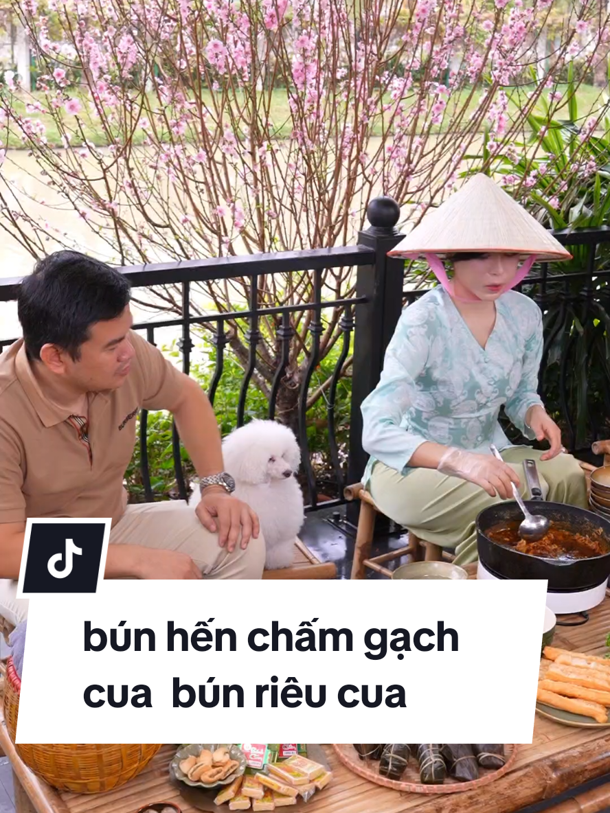 Công thức bún hến chấm gạch cua , bún riêu gia truyền . Đời bà Linh là đời thứ nhất ạ.  Các bác ấn tim  chíu chít để em mở hàng xuyên tết nhé các bác ơi.