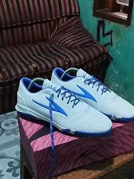 senjata baru🤩 #zevmaputihbiru#fyppppppppppppppppppppppp #sepatufutsal #foryou #trending #viral #followme 