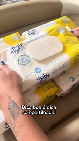 ✨ Dica boa a gente compartilha, né? Hoje quero mostrar pra vocês as Toalhas Umedecidas Baby Byn Recém-Nascido! 🍼💖 ✔️ Vêm com tampa abre e fecha, super prática! ✔️ Fórmula com extrato de babosa, rosas brancas e vitamina B5. ✔️ Lenço super macio, resistente e na medida certa de umidade para manter a pele do bebê hidratada. ✔️ Zero álcool, perfumes e conservantes – ou seja, puro cuidado! Perfeitas para o dia a dia! Já usou? Me conta aqui nos comentários! ⬇️💬 🔗Link disponível nos destaques!