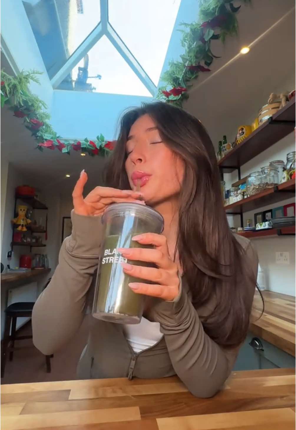 day 33 & 34🧘🏽‍♀️🌟 full of pilates, hot girl walks, iced oat lattes & gym💅🏼 #75hard #dayinmylife #Vlog #pilates #gym #workout 