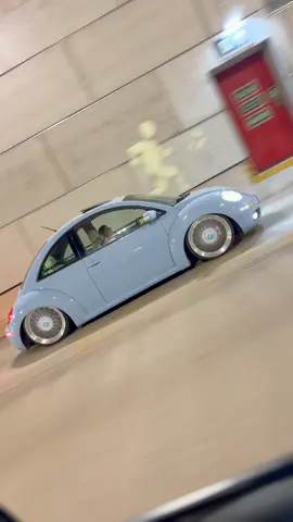 Beetle Azul Denim 🤌 . . . . . . #newbeetlebr #Volkswagen #newbeetleazul #bbs #fy #zecarcustoms #beetle #vw #newbeetlebrasil #azuldenim #fusca @Mari_tiemann 