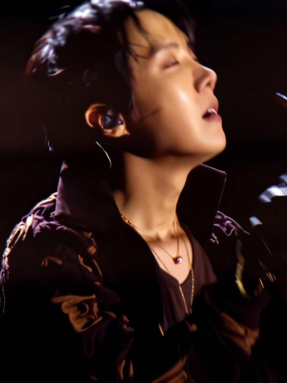[cc/quality: @𝓷𝓪𝓽𝓶𝓲𝓷𝓼𝓲 ] J-HOPE IS BORN TO BE ON STAGE #jhope #bts 