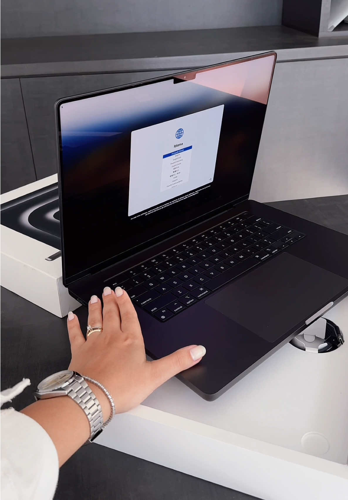 Na cotação atual está R$22.390 💵 - #fy #fyp #vaiprofy #macbookpro #apple #macbook #unboxing 