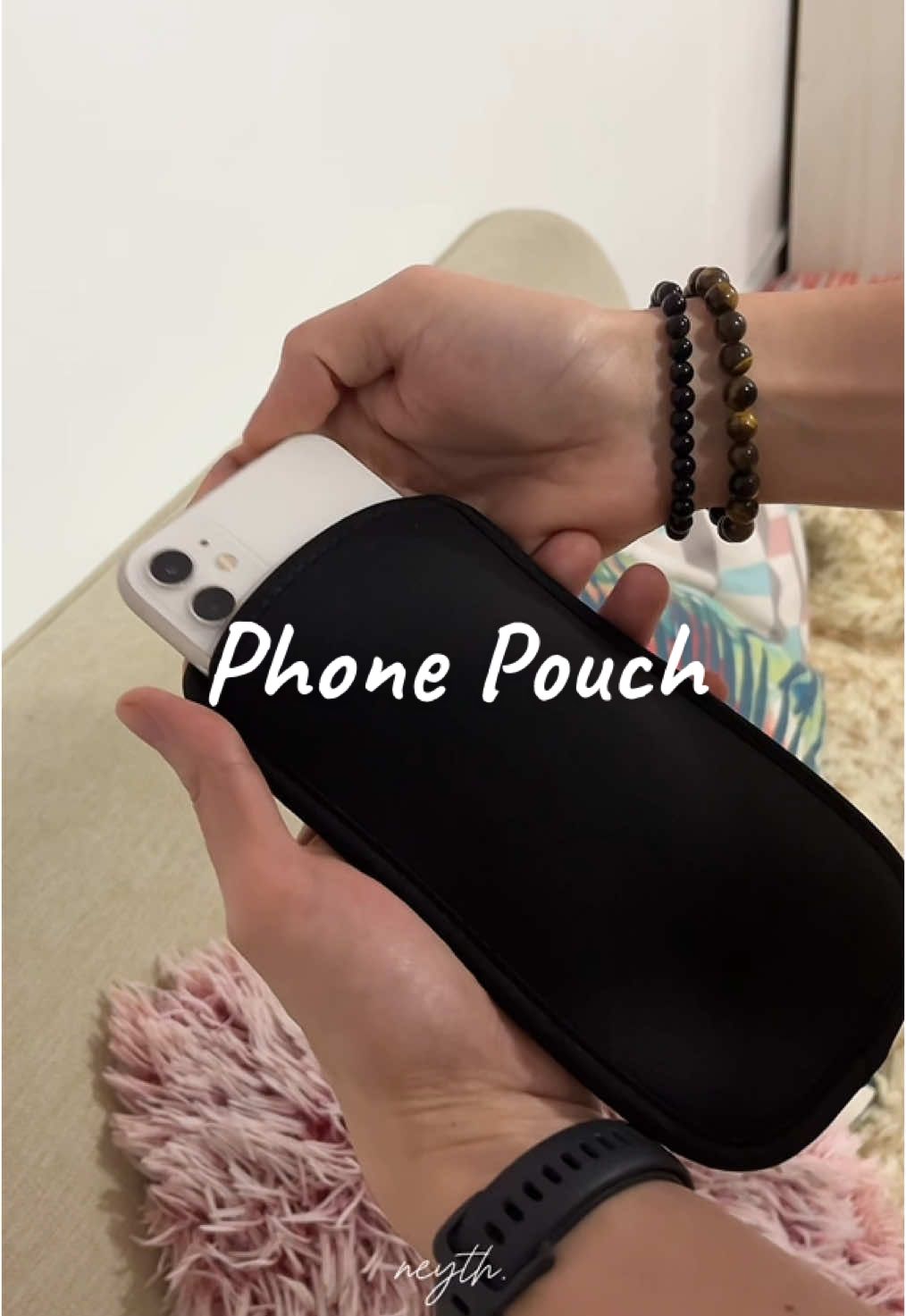 Protektado ang phone mo kahit saan ka magpunta! 💪  'Yung feeling na secure ang phone mo sa dust at scratches?  Try this Neoprene Phone Pouch!  #PhoneProtection #NeopreneBag #Dustproof #ScratchProof #TikTokShop #Affiliate #MustHave