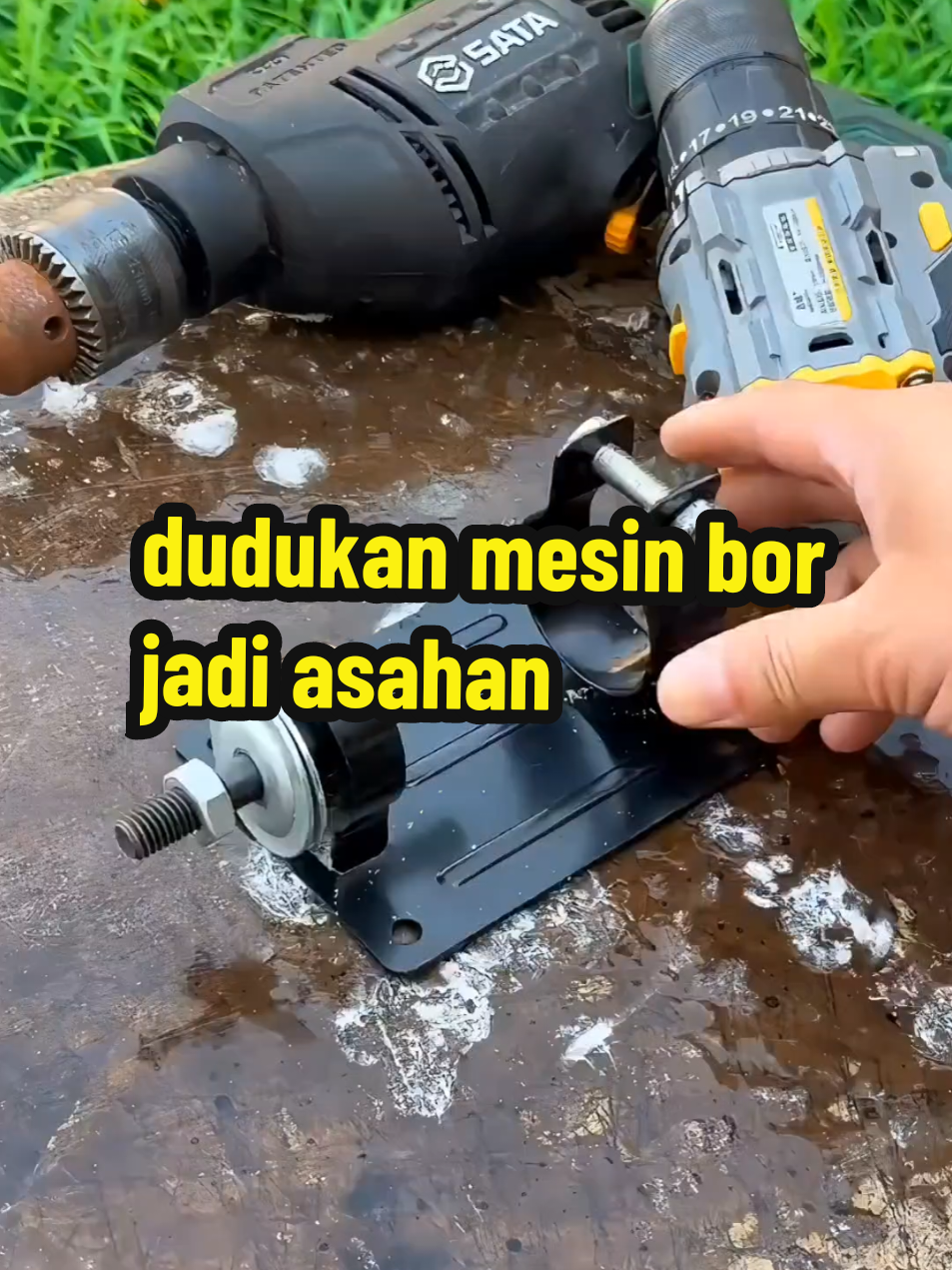 dudukan bor di meja untuk jadi mesin asahan #dudukanbortangan #dudukanbor #alattukang #borstandholder 