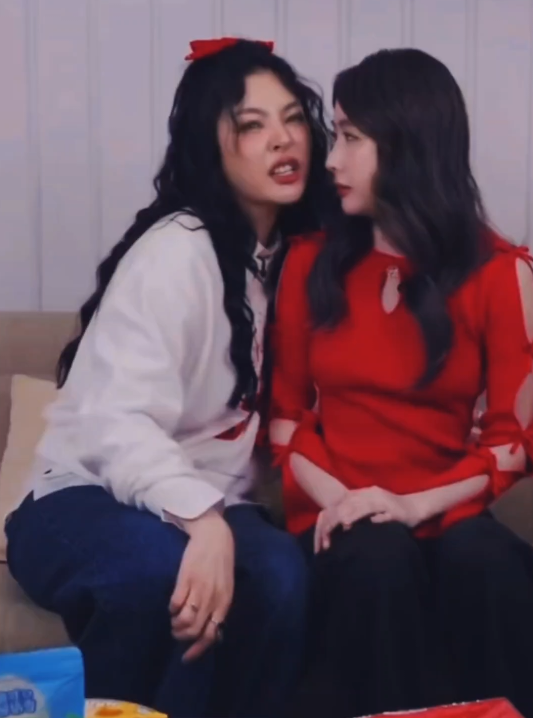 I love how they are always in their own world🤭🫠 FAYEYOKO TAOBAO LIVE #TaiXiaoXiangxFayeYoko #CapCut #yokoapasra #fayeperaya #fairybabe #Yobie #fyp #fayeyoko #ฝ้ายพีรญา #โยโกะอาภัสรา 