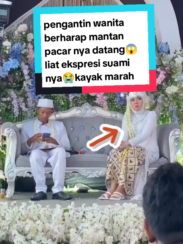 sebuah kontan dua pengantin yang duduk berjauhan seperti orang marahan heboh di sosial media #konten #beritaviral #beritatiktok #viralvideo #viraltiktok #beritahariini #selingkuh #viral #video #videoviral #perselingkuhan #selingkuhviral #ditinggalnikah #beritaterkini #kisahnyata #pengantin 