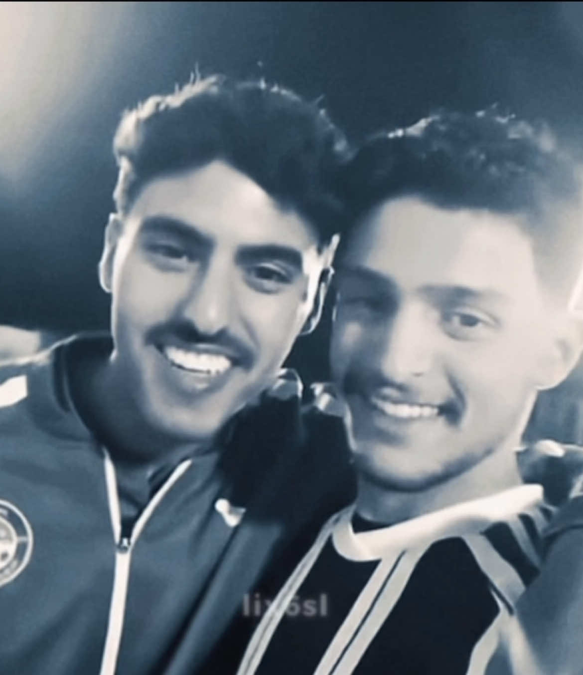 احتمال ينحذف #اكسبلور #explore #ياسر_الموسى #نادي_النجوم #الهلال  @yas7mq @Yasser مدري اي واحد حسابه منشنتهم كلهم هههههههه
