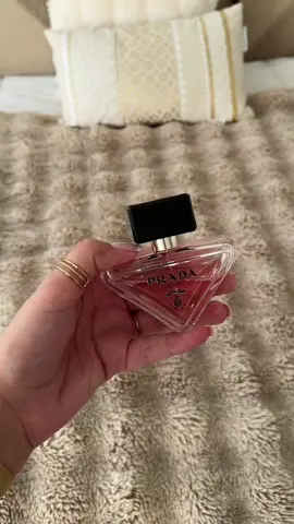 #parfum #parfums #perfum #perfums #parfume #parfumfemme #trendy #perfumes #pradabeauty #ysllibre #guerlainparfumeur #parfumscandal #parfumprada 