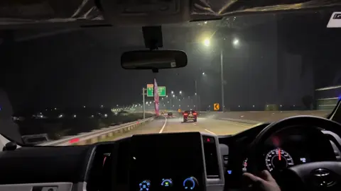 Malem nya sepi tanpamu…. Obatnya  naik mobil + sepi+ gas banter dimalalam hari…. Bersamamu, BojonE Wong…. #umpamane  #kenanganhanyauntukmu  #tollywood #fyp #fypシ 