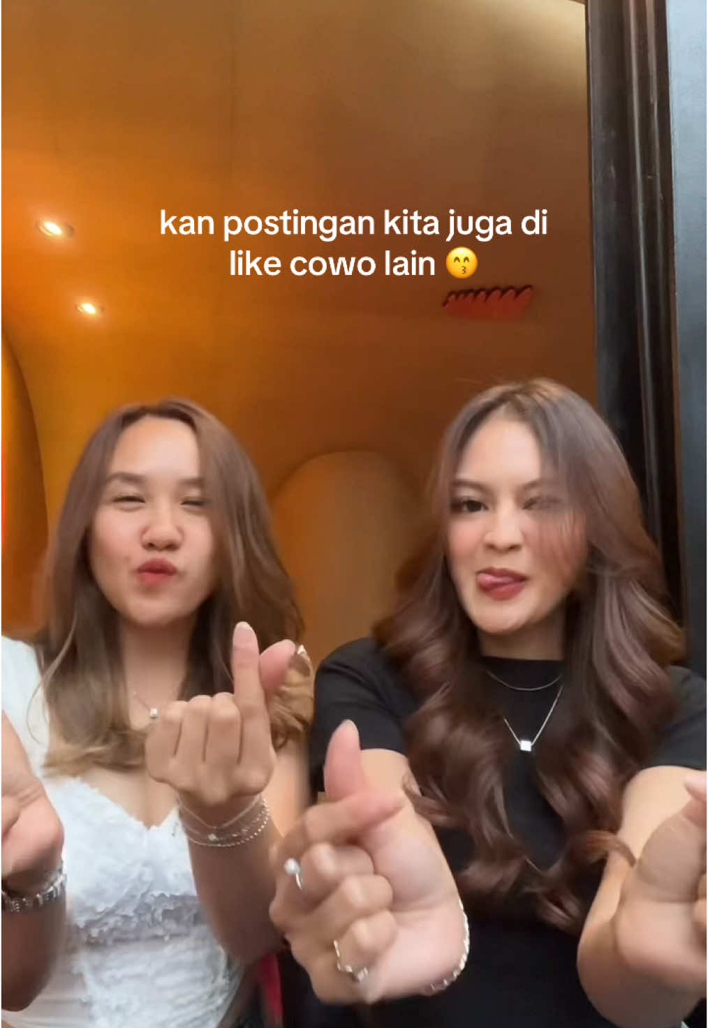 😗